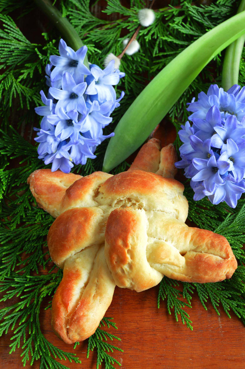 Brigid, Brigids, Kreuz, cross, Imbolc, Fest, feast, Wintermittelpunkt, middle of the winter, Jahreskreis, wheel of the year, Brot, bread, Rezept, Hefeteig, recipe, backen, baking, celebration,celtic goddess, candlemess, Lichtmess