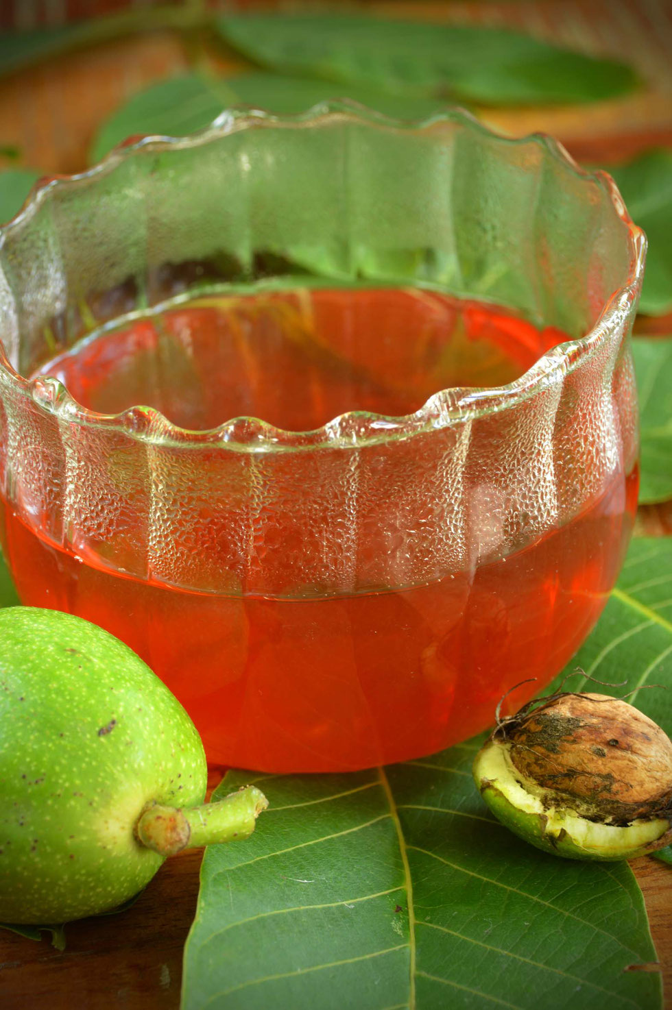 Walnuss, Walnussbaum, Walnussblätter, Echte Walnuss, Juglans regia, Walnussblüte, Walnussblättertee, Tee, Aufguss, Umschlag, Hauterkrankungen, Verdauung, Immunsystem, Tinktur, Alkohol, Auszug, Kräuterhexe, Akne, Gerbstoffe, Bitterstoffe