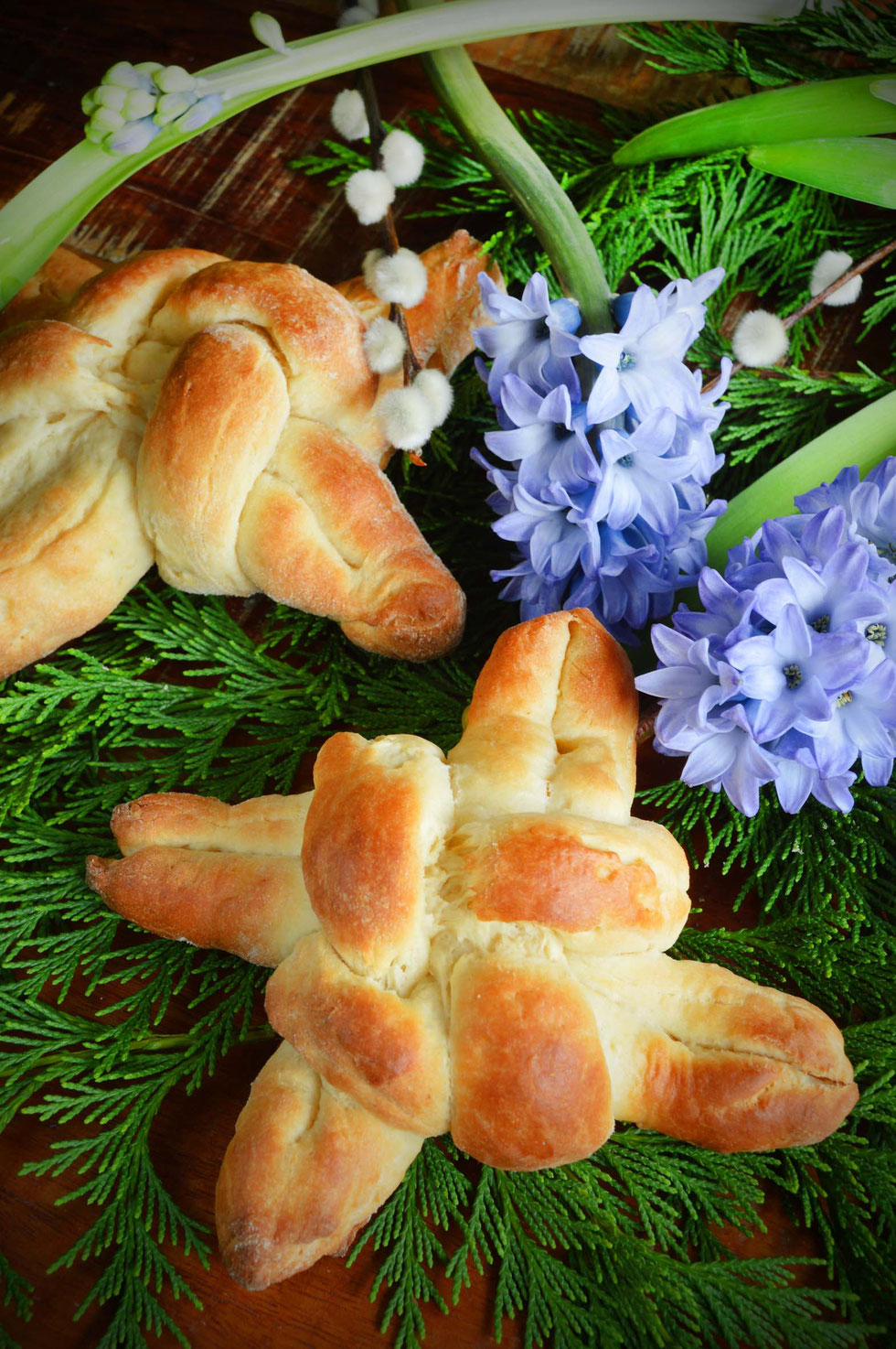 Brigid, Brigids, Kreuz, cross, Imbolc, Fest, feast, Wintermittelpunkt, middle of the winter, Jahreskreis, wheel of the year, Brot, bread, Rezept, Hefeteig, recipe, backen, baking, celebration,celtic goddess, candlemess, Lichtmess