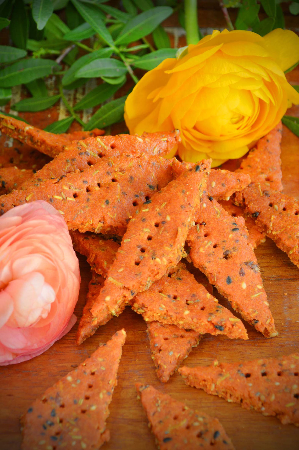 Linsen, rote Linsen, Cracker, Rezept, backen, selber machen, gesund, glutenfrei, Kräuter, Gewürze, Knabbern, proteinreich, Eiweiß, ohne Mehl, salzig, herzhaft, Rosmarin, geräucherter Paprika, Küchenhexe