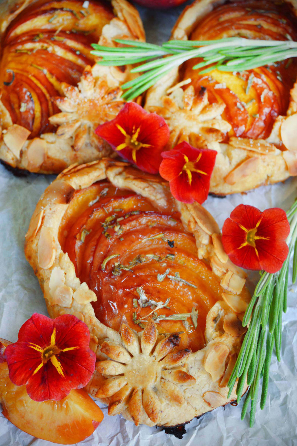 Galette, Galettes, Galetten, backen, Rezept, Nektarine, Nektarinen, Rosmarin, Mandeln, Mabon, Jahreskreis, Jahreskreisfest, Sonne, Herbst, Tages-und-Nachtgleiche, Kräuterhexe, Küchenhexe