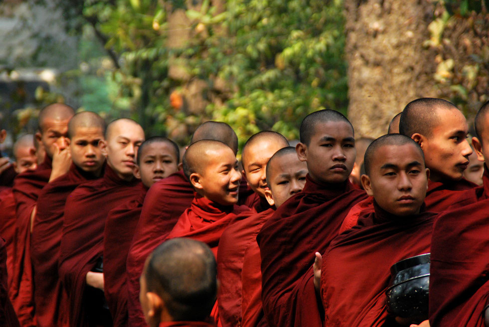 Young buddhist monks - Maha Gandhayon Kyaung
