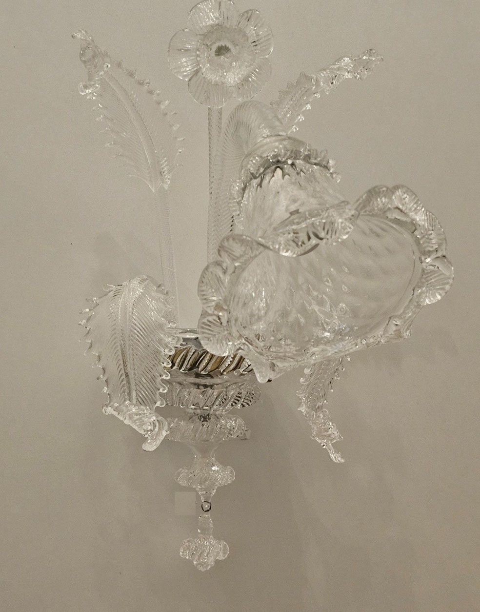 applique Veneziano Originali a 1 luce in vetro di Murano lavorato a mano colore cristallo trasparente con linee eleganti e dettagli della tradizione veneziana autentica