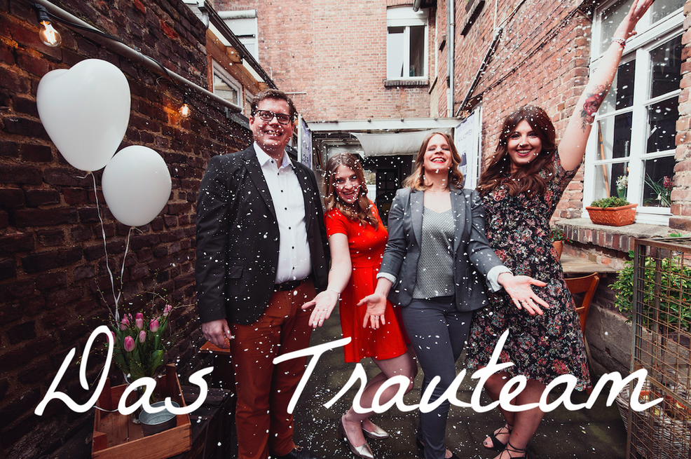 Die freie Trauung im unter freiem Himmel, finde Informationen und Tipps für die Freie Trauung im Freien, NRW, heiraten in Brühl, Hochzeitsreportage, gefunden auf philosophylove.de aus Düsseldorf