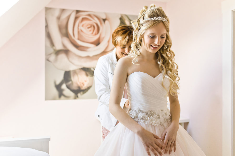 brautmutter, braut, prinzessinenhochzeit, hochzeit im erzgebirge