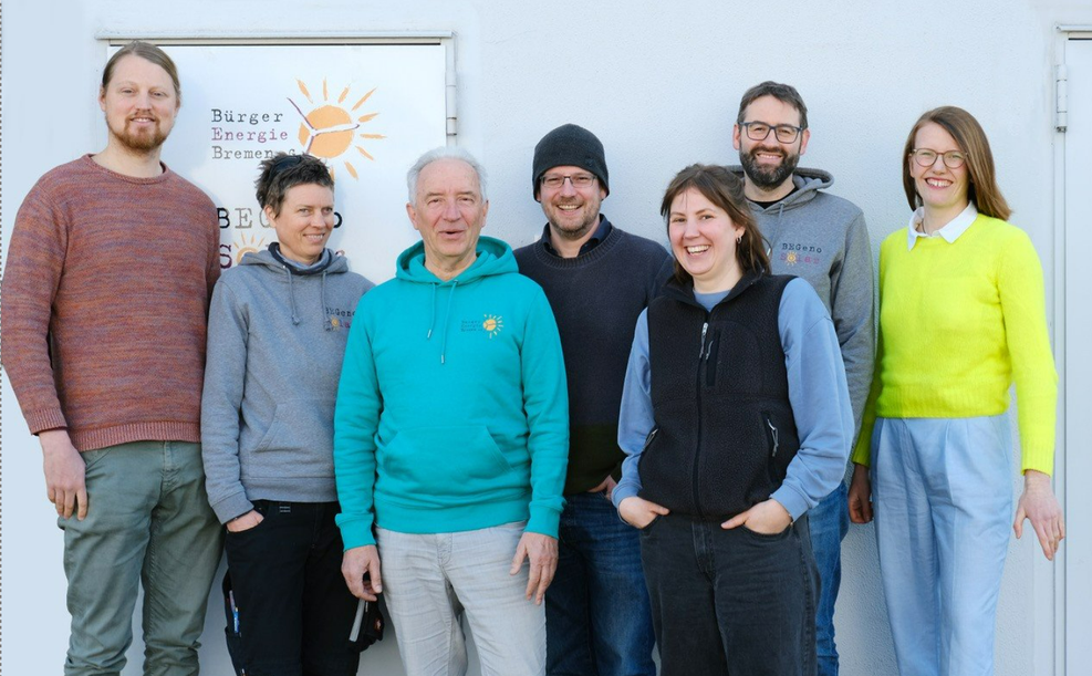 Das Team der Bürger Energie Bremen und der BEGeno Solar GmbH mit dem Vorsitzenden des Aufsichtsrates aber ohne Monteure...