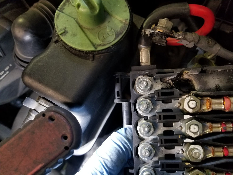 メーターのバッテリーランプが点きぱなし カーメインテナンス木谷 年間クレーム率0 の自動車整備工場 メーターのバッテリーランプが点きぱなし カーメインテナンス木谷 年間クレーム率0 の自動車整備工場