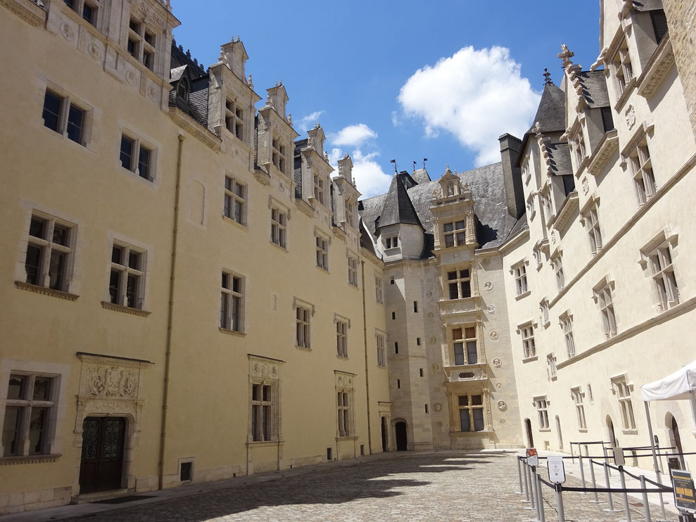 La cour d'honneur du château de Pau