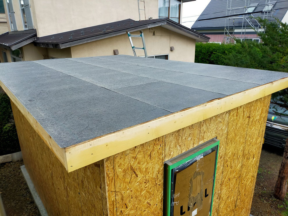 屋根板金の葺き替えその他は、札幌市北区・南区石山の工務店、いざなみ宅建まで。