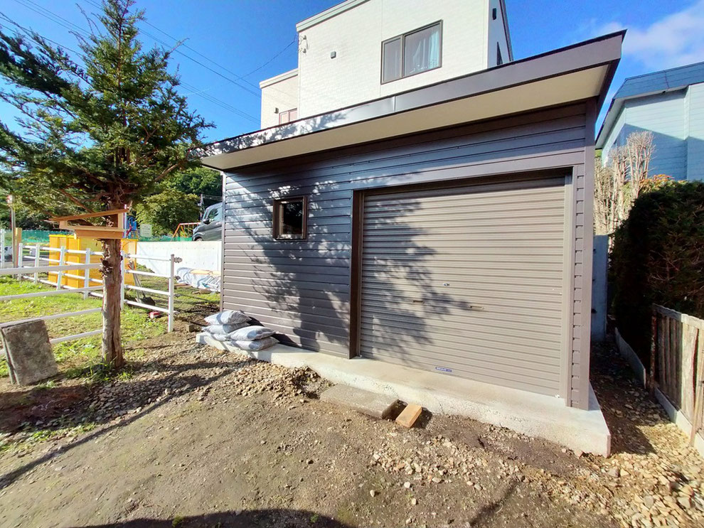 シャッターの修理、設置施工は、札幌市北区新川・南区石山の工務店、いざなみ宅建まで。