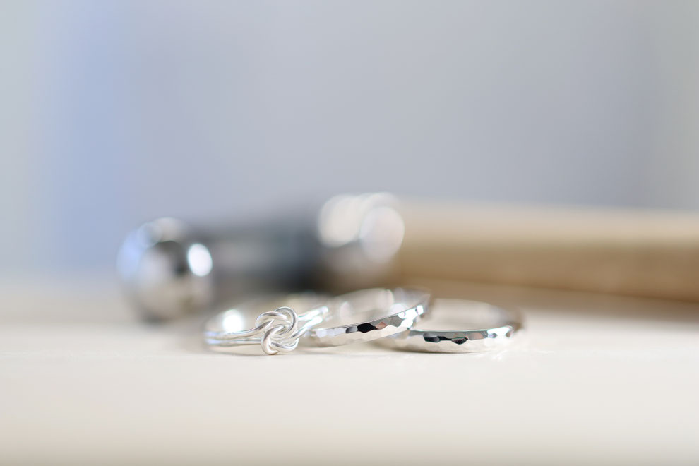 愛鎚で手作りした結婚指輪と結びの指輪です。