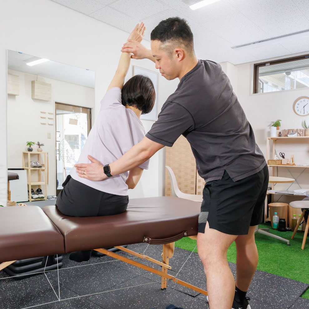 ストレッチで硬さをほぐし、再発を予防