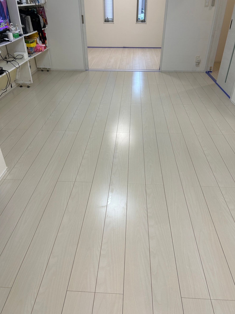 吹田市　入居中マンション  UVフロアコーティング