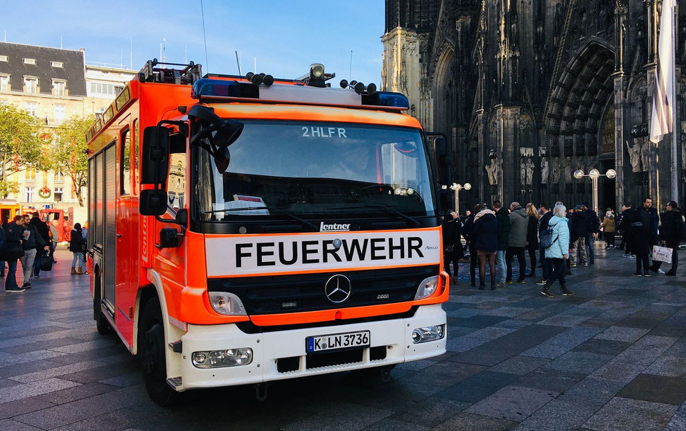 Köln | HLF der BF vor dem Domportal | November 2019