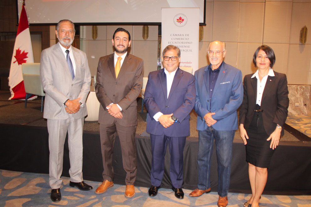 Asistentes al encuentro: Dr. Joaquín Flor, Sr. Daniel Legarda, Dr. Gabriel Rovayo; Presidente de la Cámara Canadiense. Basil Haylock; Cónsul de Canadá y Ab. Kira Mora