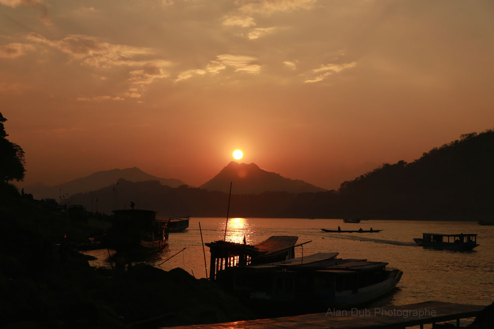 Rives du Mekong - cité de Luang Prabang - Laos