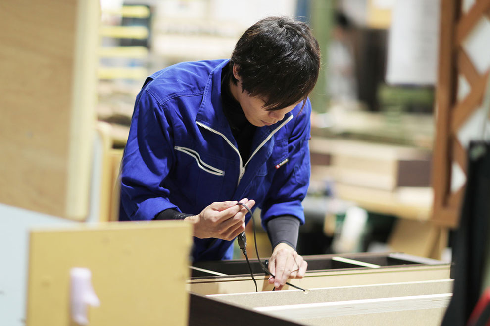 広島県庄原市でベッドフレームを製造している舛元木工株式会社です。