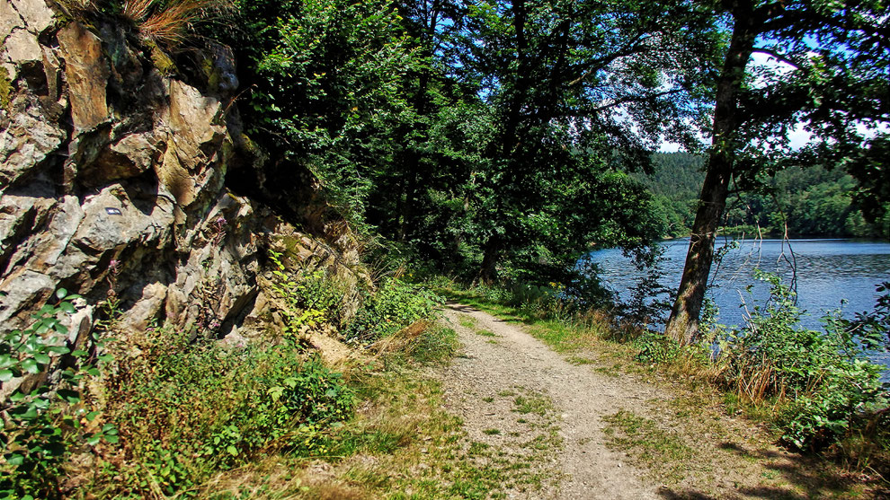 Wanderweg entlang der Jubach-Talsperre bei Lüdenscheid / August 2016