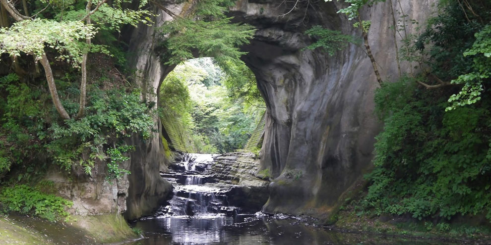 最近注目を浴びている濃溝の滝 (君津市清水渓流公園)