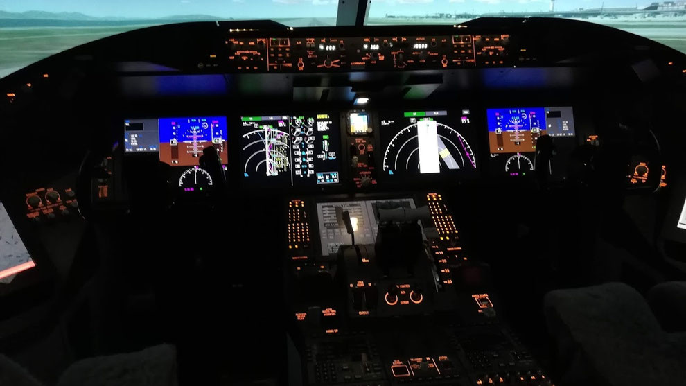 「B787 Simulator / B787シミュレーター」