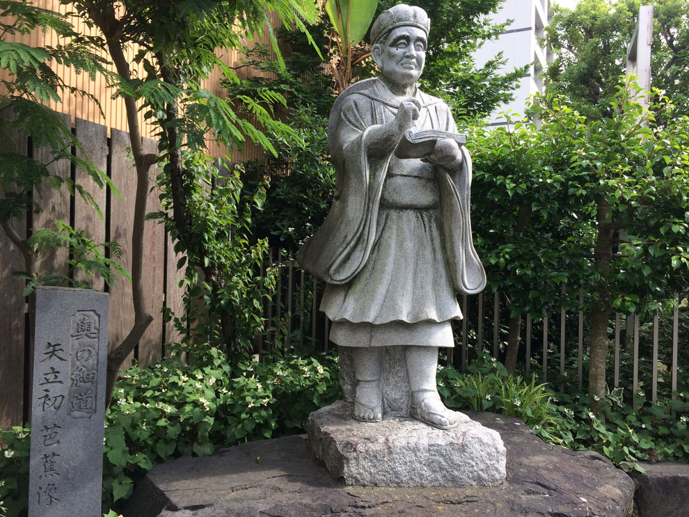 三沢初子像