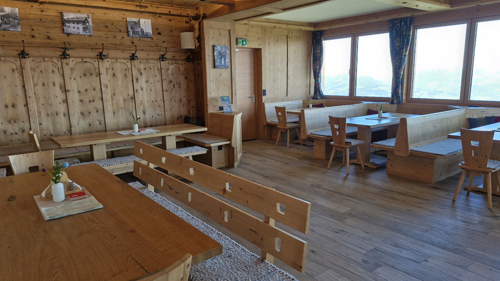 Unsere Gaststube mit Panoramablick