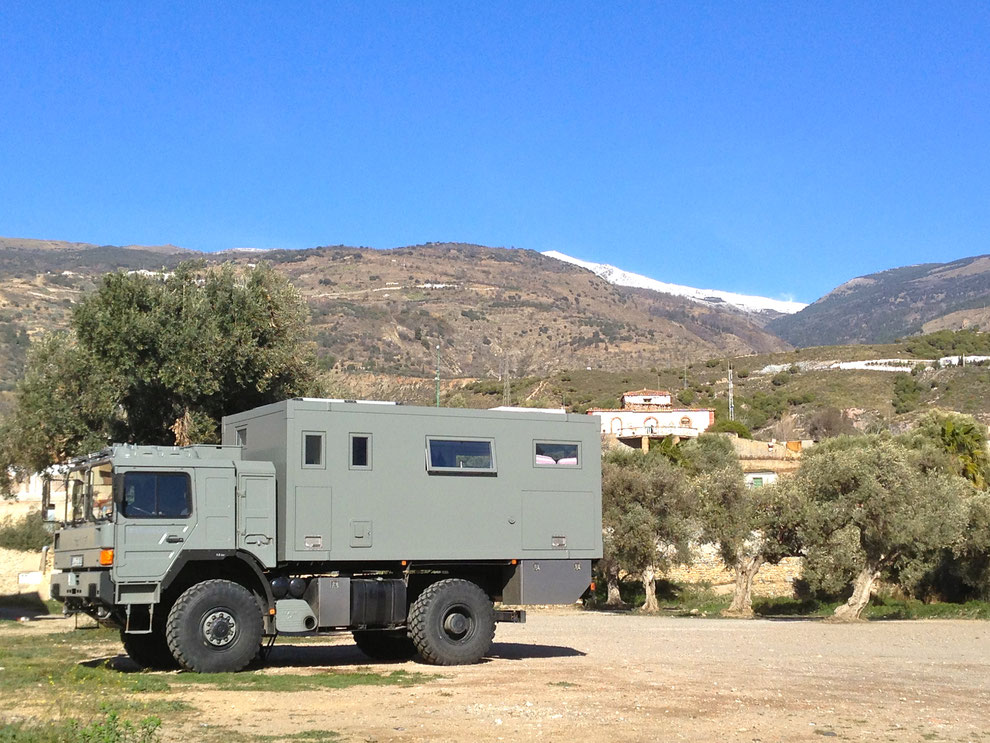 expedition vehicle overland travel sierra nevada spain europe overlanding expedition truck camper van expedition camper Allrad-Reisemobil, Off-Road-Wohnmobil, Weltreisemobil, Fernreisemobil, LKW-Reisemobil, Allrad-Expeditionsmobil oder mit Toe-Experience