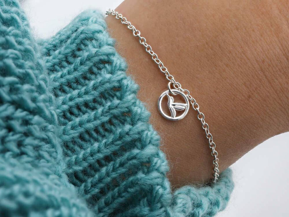 <img src="filigranes-Kolibri-Vogel-Armband-Sterling-Silber.jpg" alt="Filigranes Kolibri Vogel Armband aus 925er Sterling Silber" />