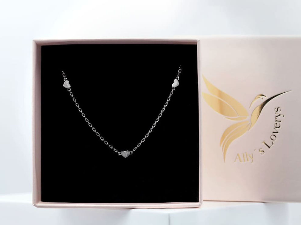 <img src=“/Schmuck-Geschenke-Valentinstag-Freundin-Perlen-Schmuck-Ring-silber.jpg“ alt=„Besondere Schmuck Geschenke Idee Valentinstag Freundin filigraner Perlenschmuck Ring mit Süßwasser Perle“>