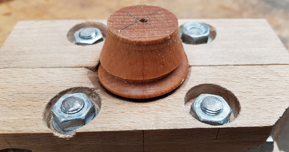 Testing the thread box cutting a wooden thread
