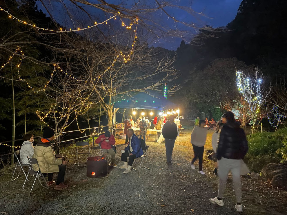 昨年はお酒をはじめ、田舎寿司、金時豆の赤飯、芋天、から揚げ、豚汁、ぜんざいなどの販売を行いました。