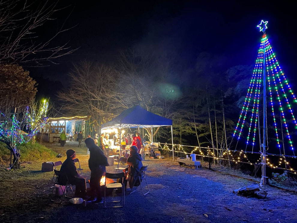 今年は焚火スペースも増やす予定なので、ぜひイルミネーションと焚火を楽しみにいらしてください!