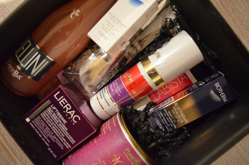 Luxusbox mit neun Beauty- und Lifestyle-Artikeln