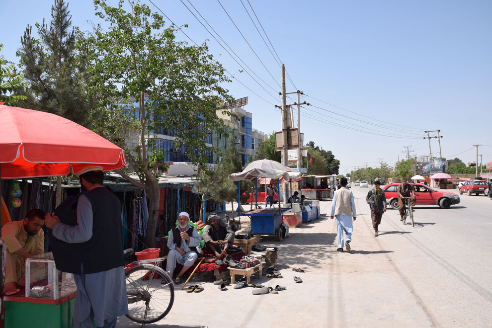 The dusty main road in Hairatan, Afghanistan, giving the place the atmosphere of an outlying frontier post (Franz J. Marty, 19th of April 2021)