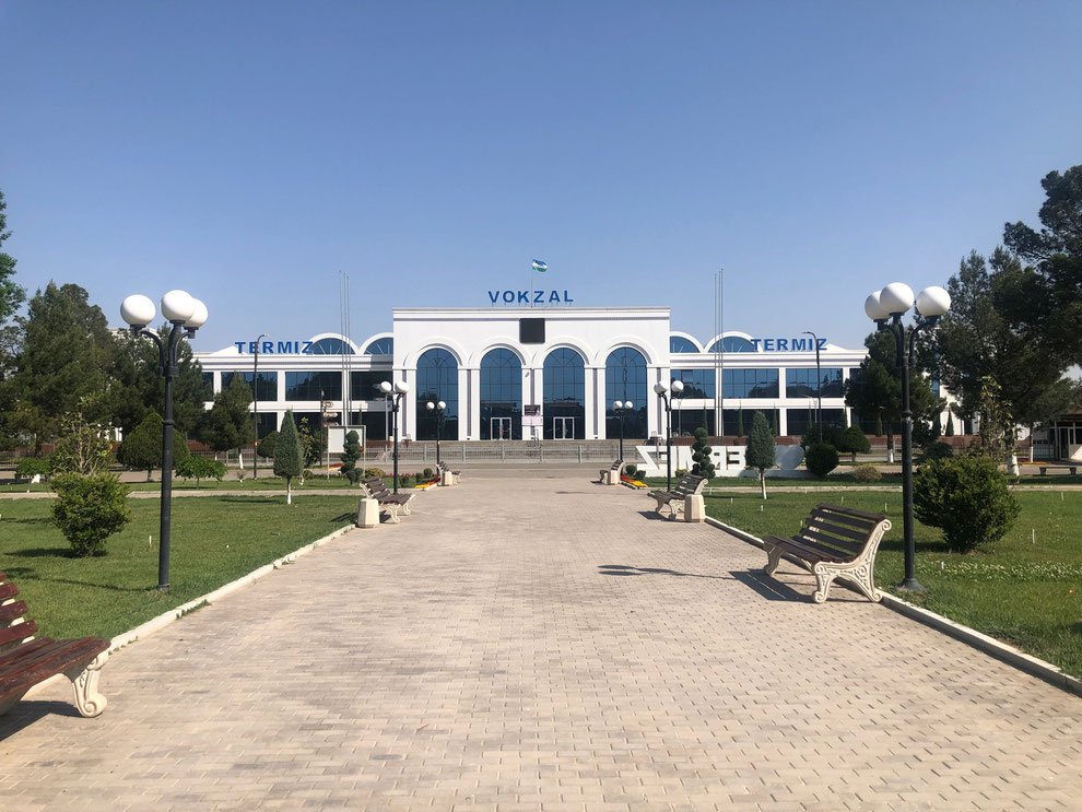 The train station in Termez, Uzbekistan, one of many new neat buildings in town (Franz J. Marty, 18th of April 2021)