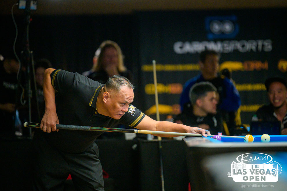 初めてPBSイベントに参加したフィリピンのレジェンド、F・ブスタマンテも初戦突破。次はドイツのレジェンド、R・スーケーと対戦 © 2025 probilliardseries