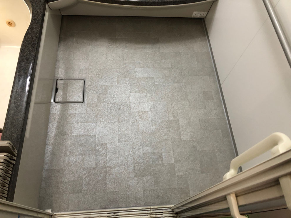 ユニットバス洗い場シート貼り