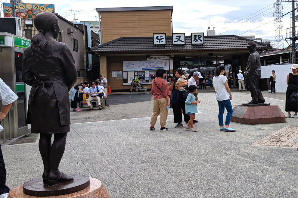 柴又駅前 「寅さん」と「さくら」さんの銅像
