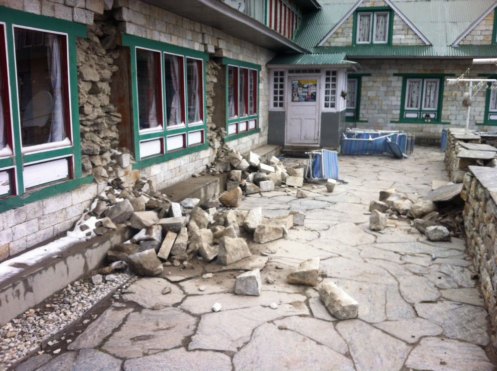 Sichtbare Schäden in Pheriche, Khumbu-Valley, Nepal