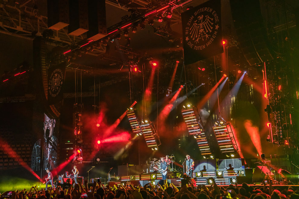 Die Toten Hosen tourten mit Movecat Equipment - Bühnenkinetik für die aktuelle „Laune der Natour“