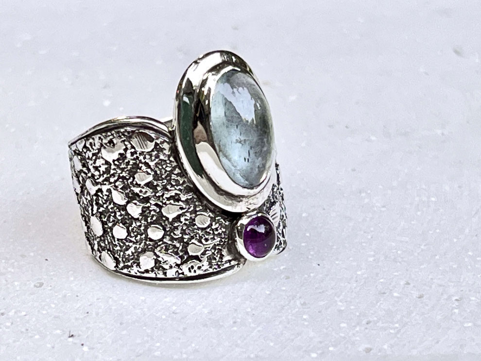 Hochwertiger Ring aus Silber mit Aquamarin und Amethyst Cabochon 