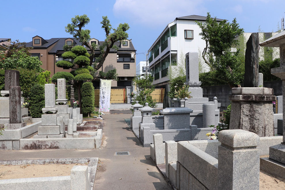 宗玖寺の墓地