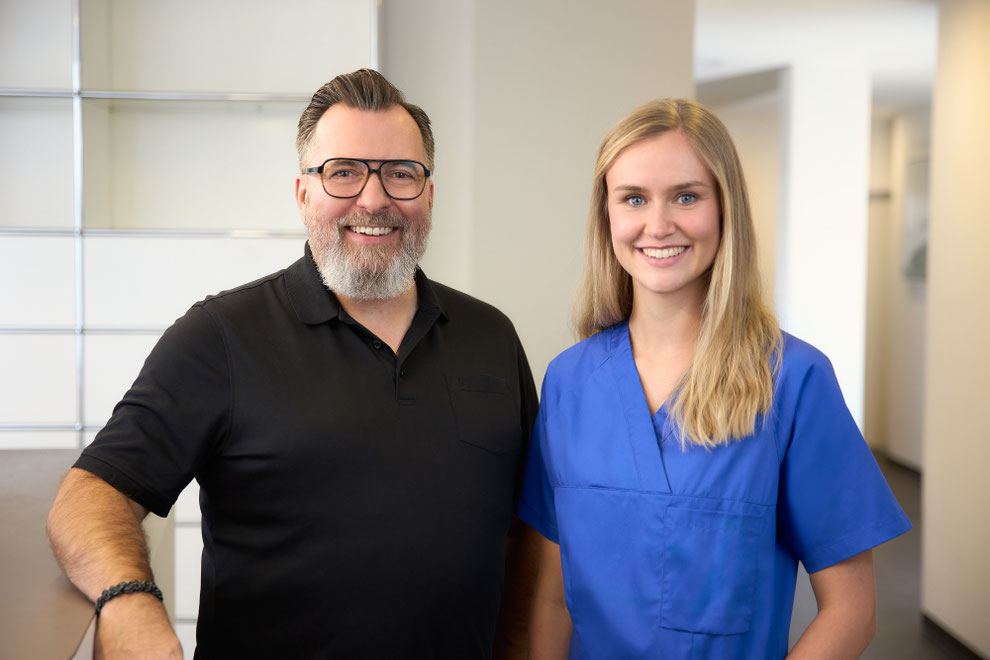 Der Zahnarzt Dr. Thomas Seltmann und die Zahnärztin Dr. Andrea Meyer