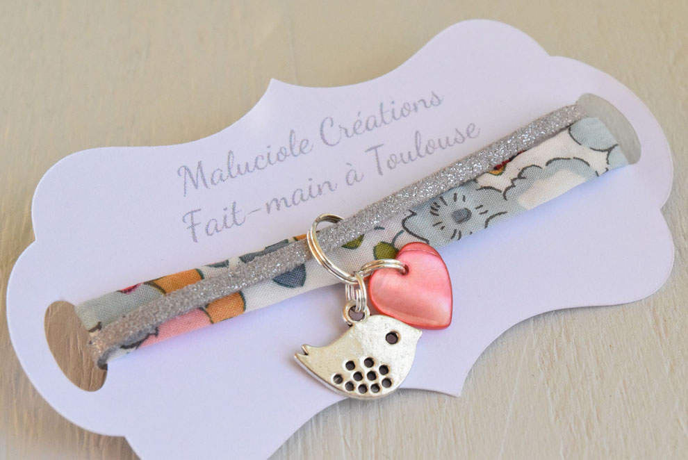 Bracelet liberty enfant betsy bleu gris breloque oiseau- idée cadeau anniversaire noël fille bijou artisanal