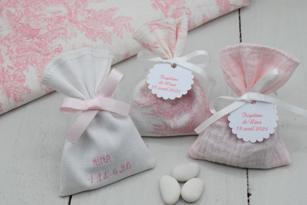 Pochon dragées Toile de Jouy Rose - étiquette à personnaliser pour mariage communion baptême