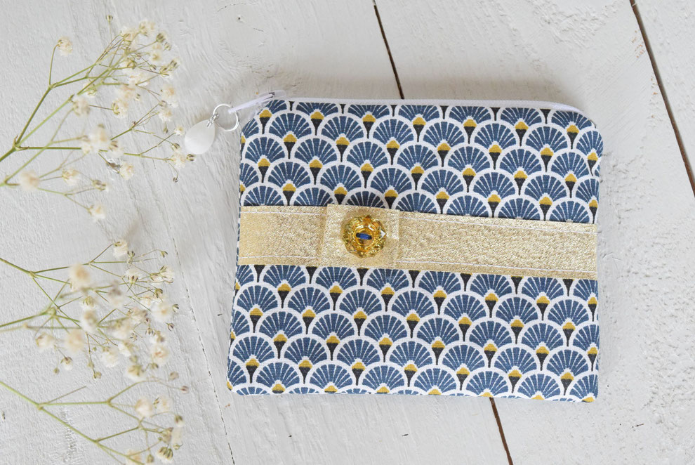 Porte monnaie enfant broderie prénom tissu éventail bleu et doré