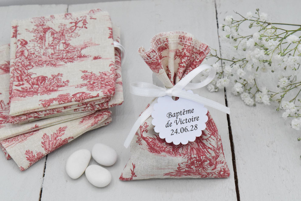 Pochons dragées personnalisées en toile de Jouy rouge