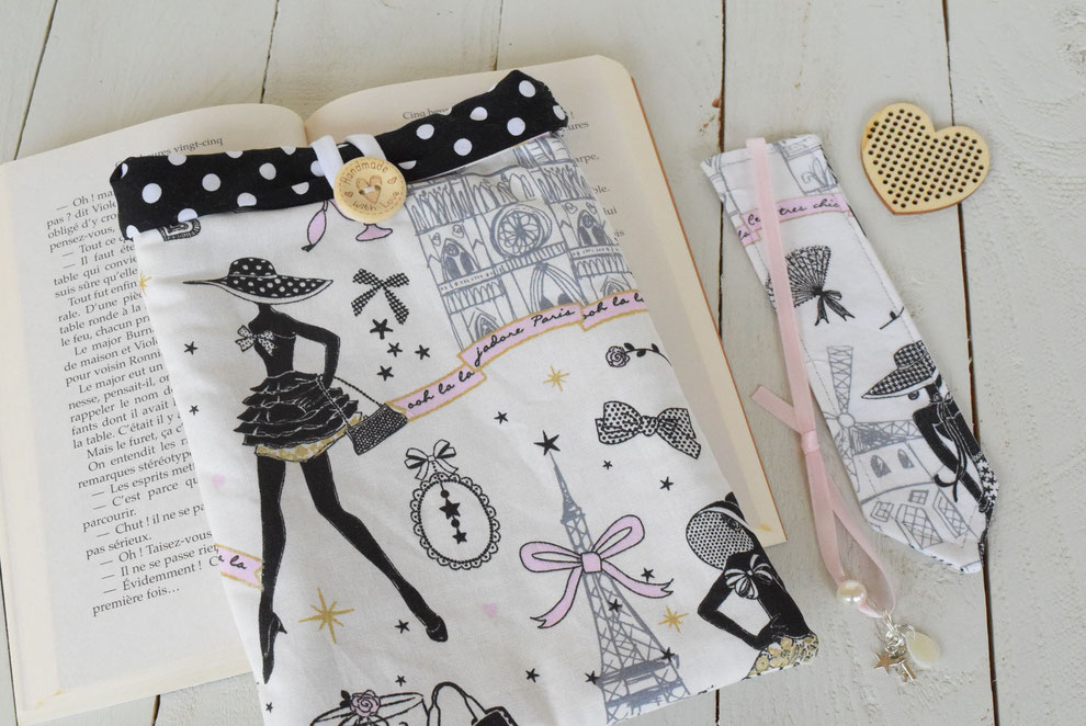 Housse livre de poche Miss Paris ou marque page tissu grigri perle "J'adore !"
