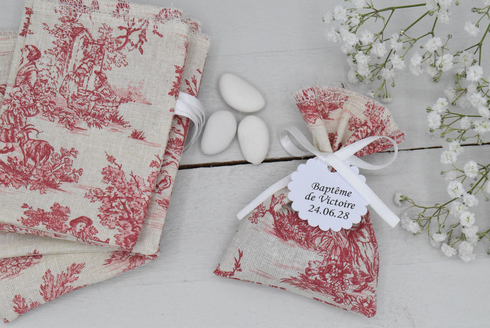Pochons dragées personnalisées en toile de Jouy rouge