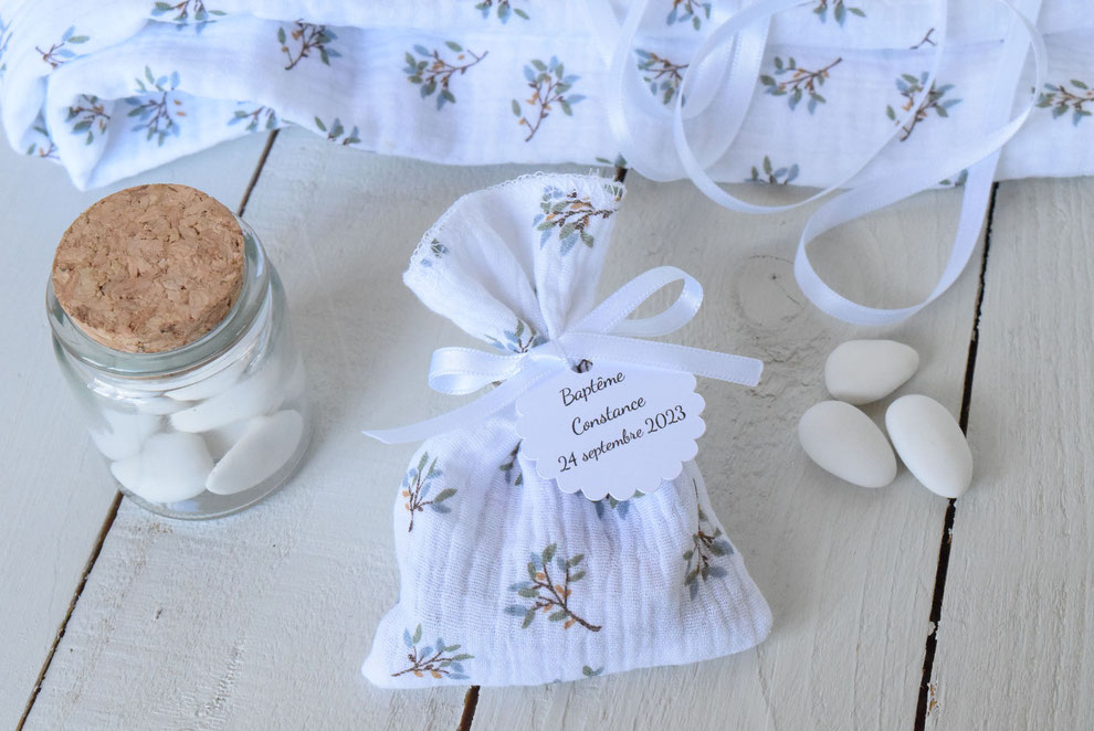 sachet dragées personnalisé baptême communion en double gaze de coton branche olivier